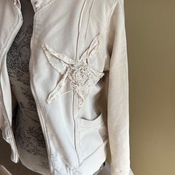 Sweatshirt - Picture 2 of 4